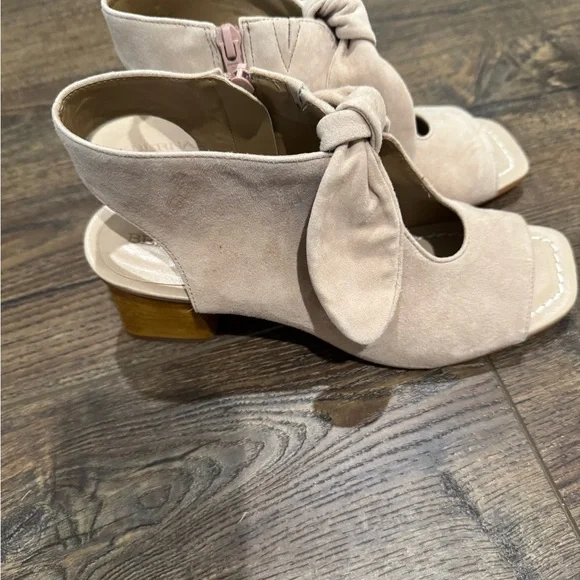 Bernardo Lizzie sandal, 7.5 - Picture 8 of 9